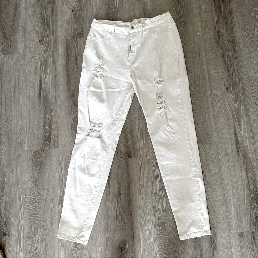 EUC white distressed stretch jegging by Encore Jeans SZ 3X